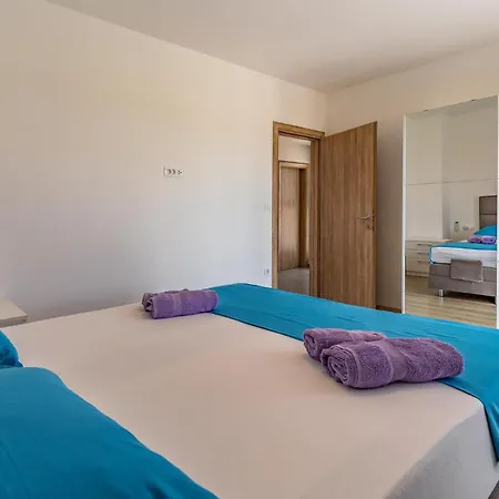 Stunning In With Outdoor Swimming Pool Vikendica *