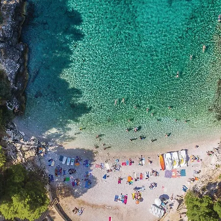 Vikendica Stunning In With Outdoor Swimming Pool Pula