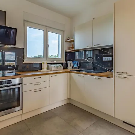 Holiday home Stunning In With Outdoor Swimming Pool