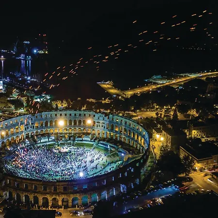 Cozy In With Wifi Ferienhaus Pula